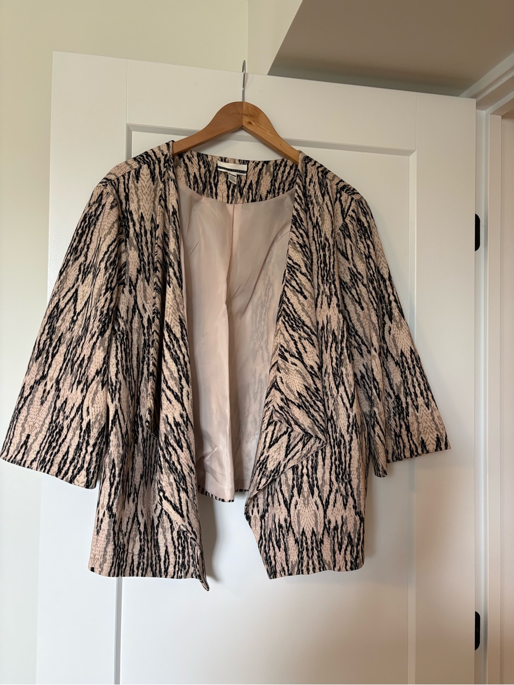 Jules & Leopold Blush Jacket with Black Abstract Print - Picture 2 of 7